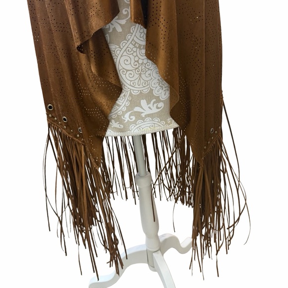 WESTBOUND FRINGE VEST
Faux Brown Suede 
Women’s LARGE 
RN# 58909
LikeNEW - Picture 6 of 10